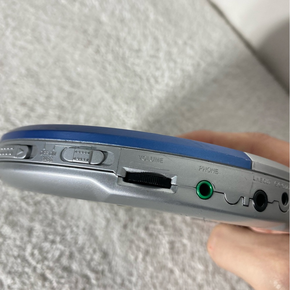 Vintage Curtis X Bass Silver and Blue Portable CD Player Discman - Picture 10 of 16